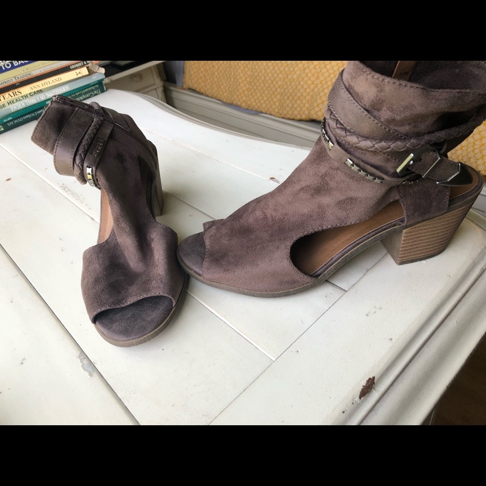 SO ankle booties